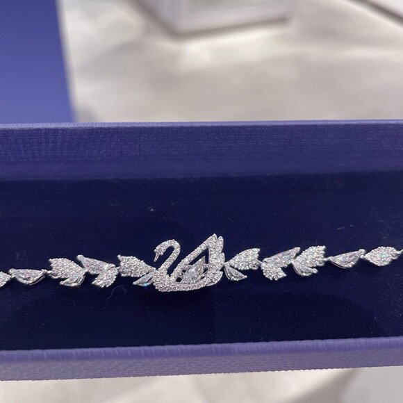 Swarovski Swan Button Bracelet - Picture 2 of 2